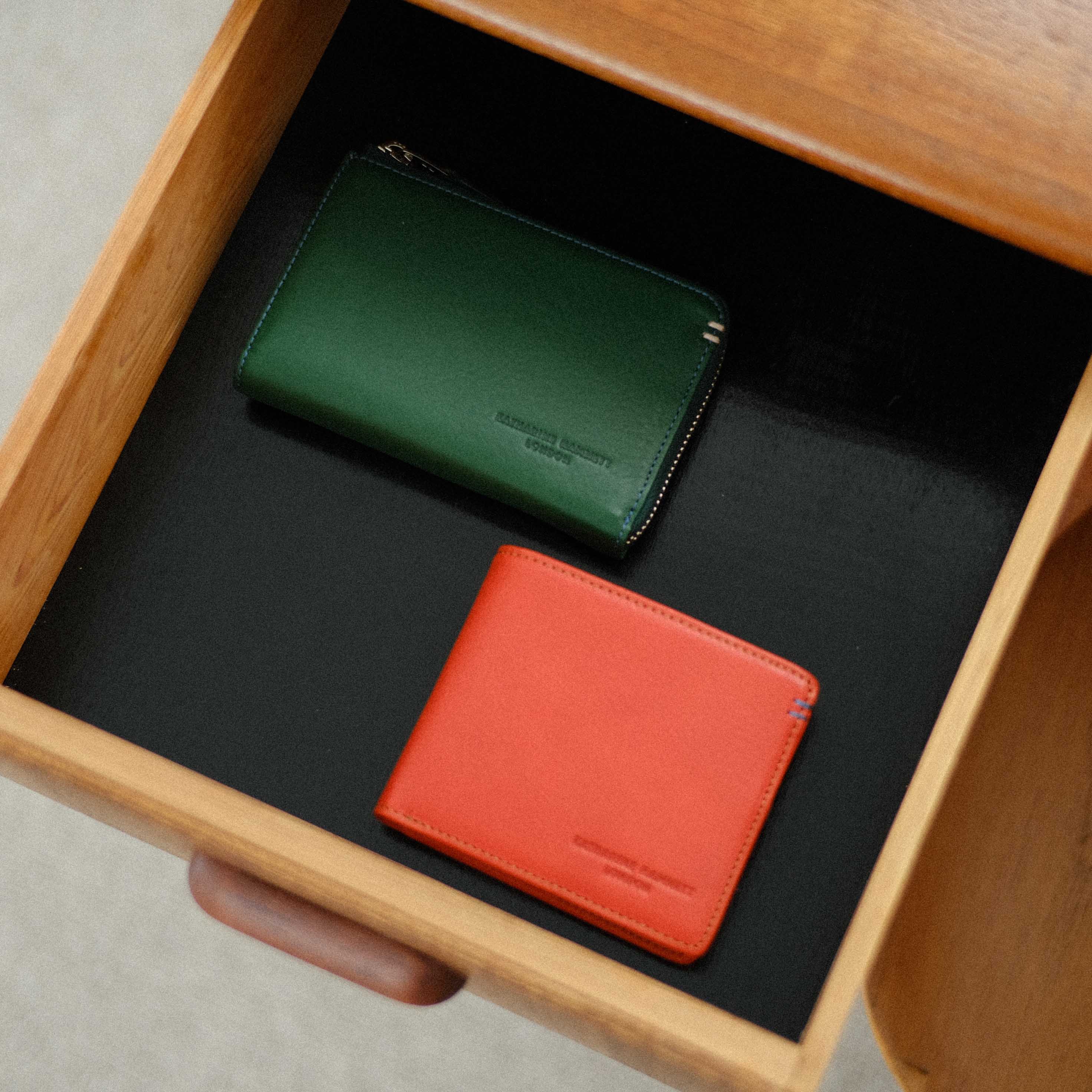 UNISEX＞ MINERAL – KATHARINE HAMNETT LONDON