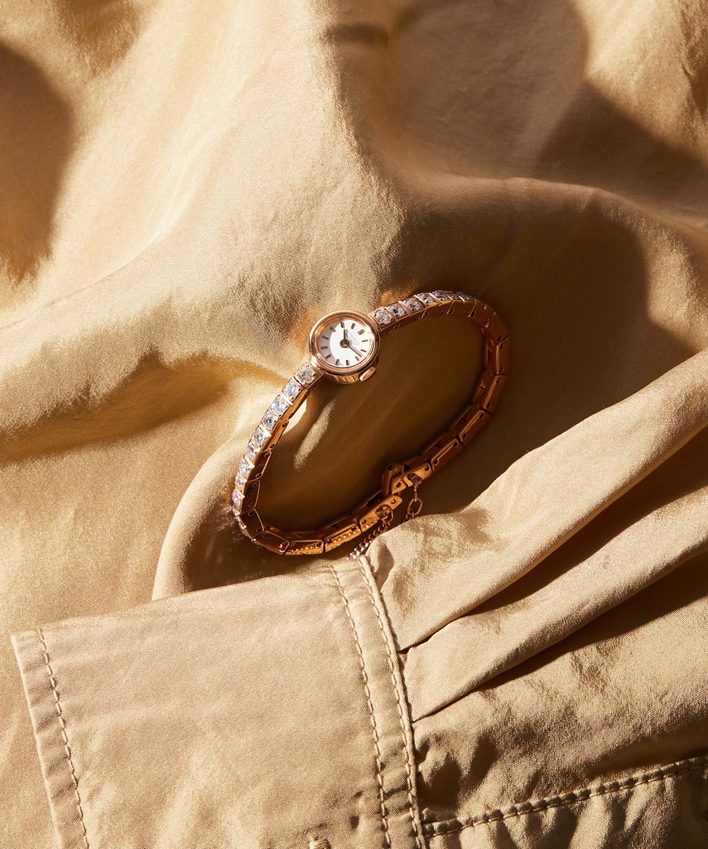 <WOMEN> Small Round Watch Cubic Zirconia