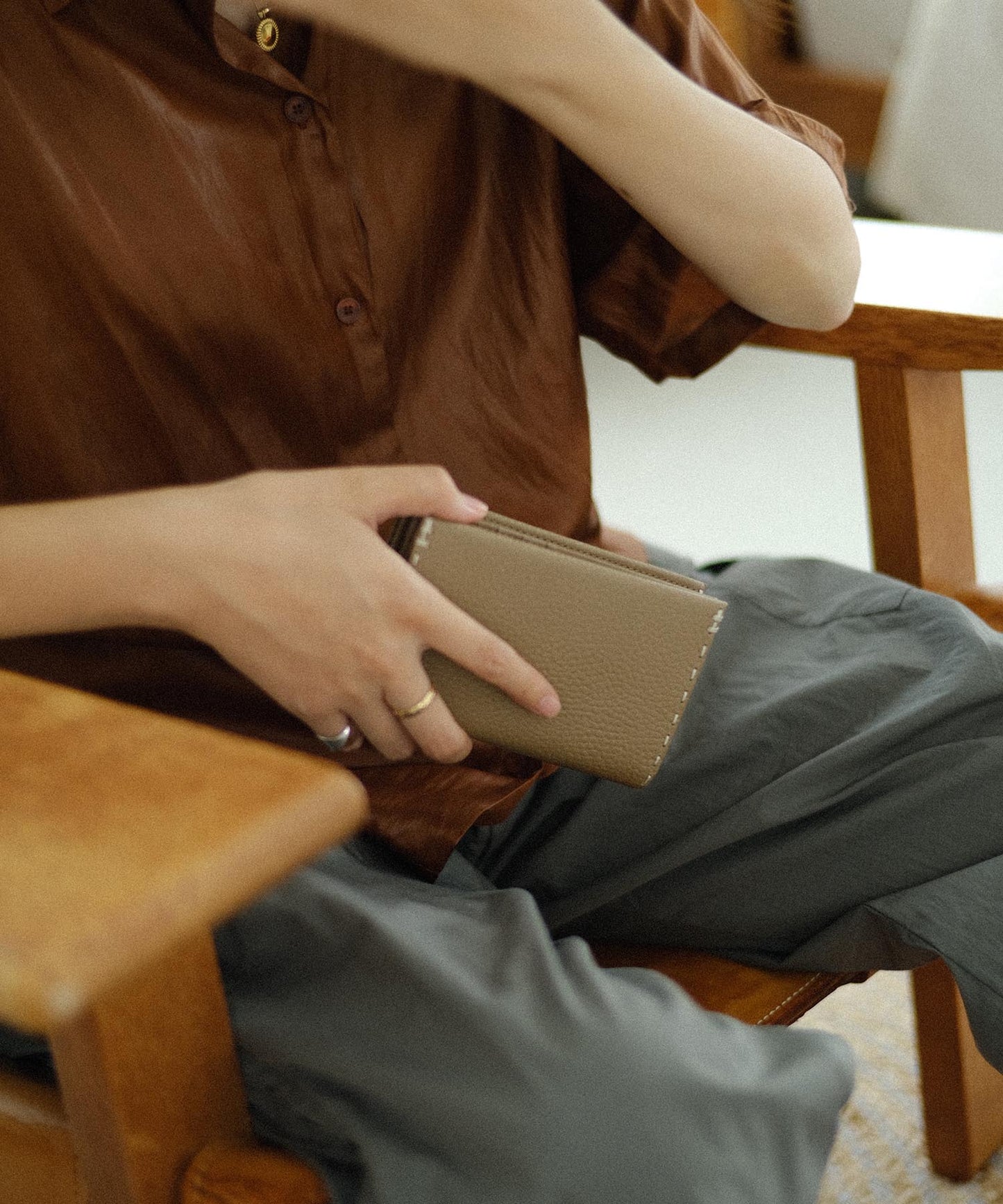 【30%OFF】<UNISEX>【WEB限定】STITCHED L ZIP MIDDLE WALLET