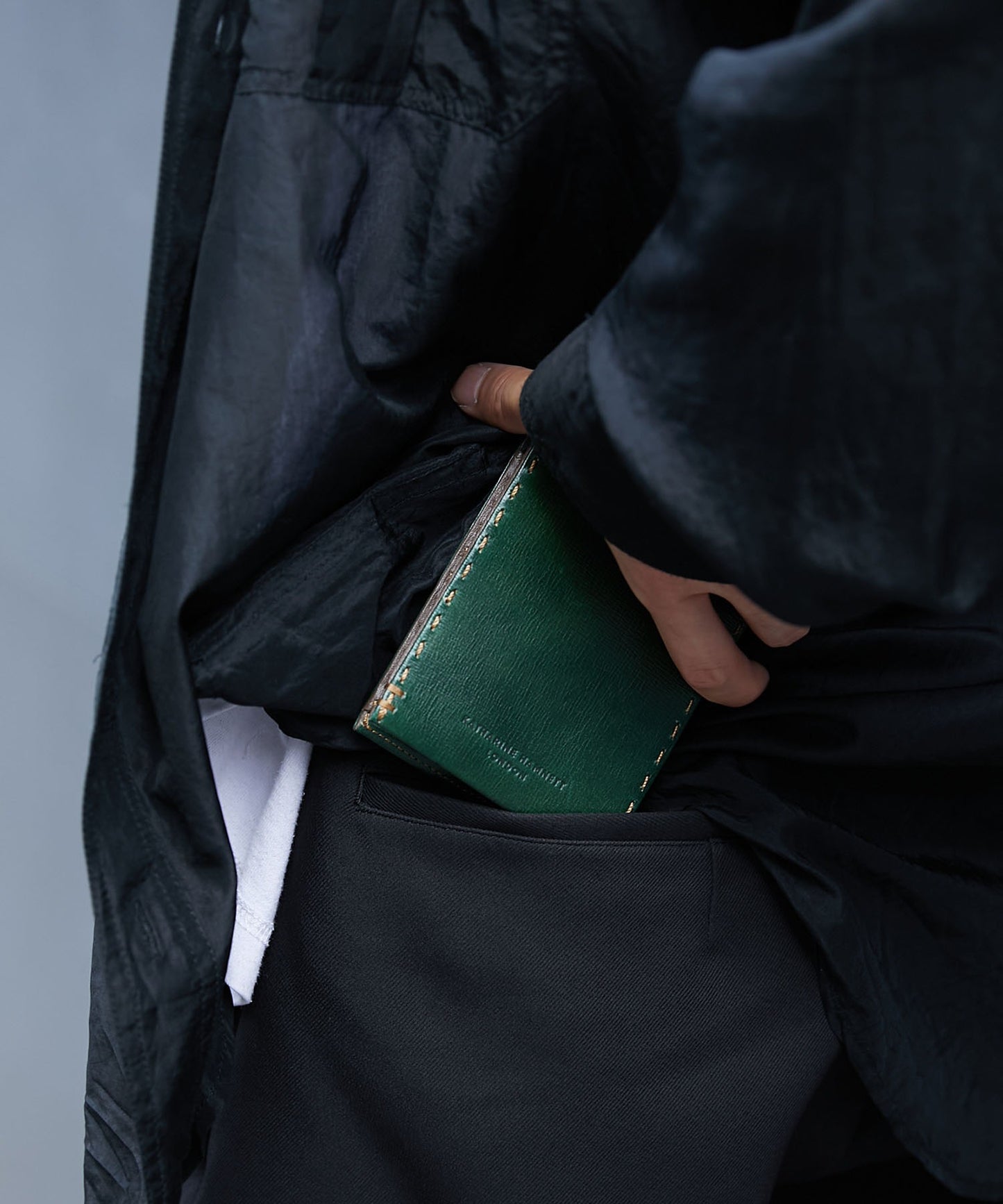 <UNISEX> COLOR TAILORED II 二つ折り 縦型コンパクトウォレット