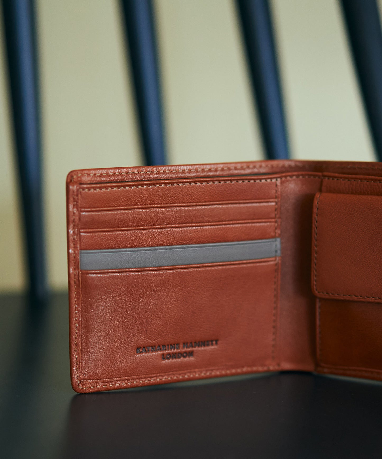 ＜MEN＞ BUMP 縦型二つ折り財布（490-52302）