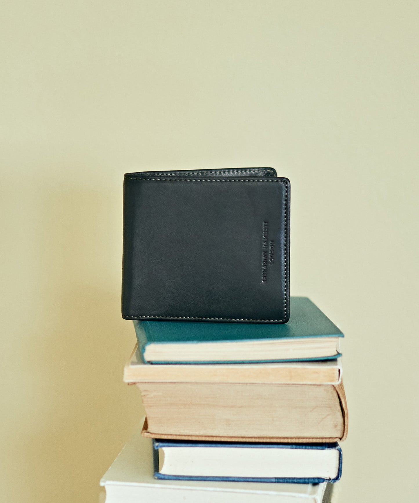 ＜MEN＞ BUMP 縦型二つ折り財布（490-52302）