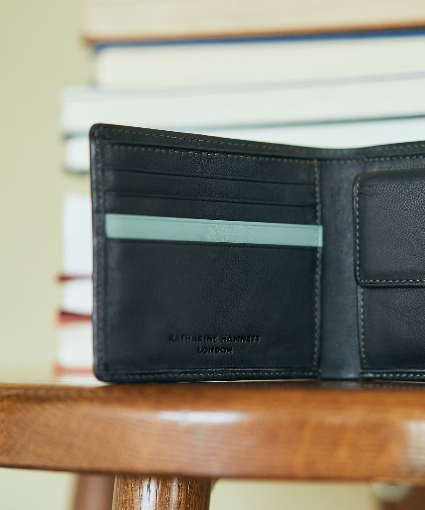 ＜MEN＞ BUMP 縦型二つ折り財布（490-52302）