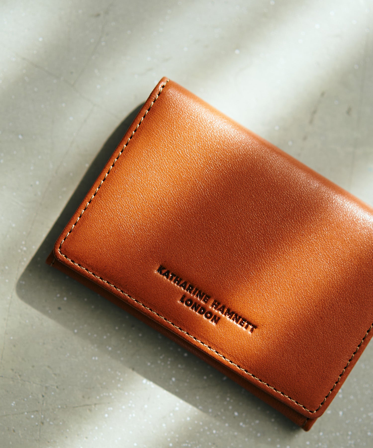KATHARINE HAMNETT LONDON】BUMP 名刺入れ（490-52301）