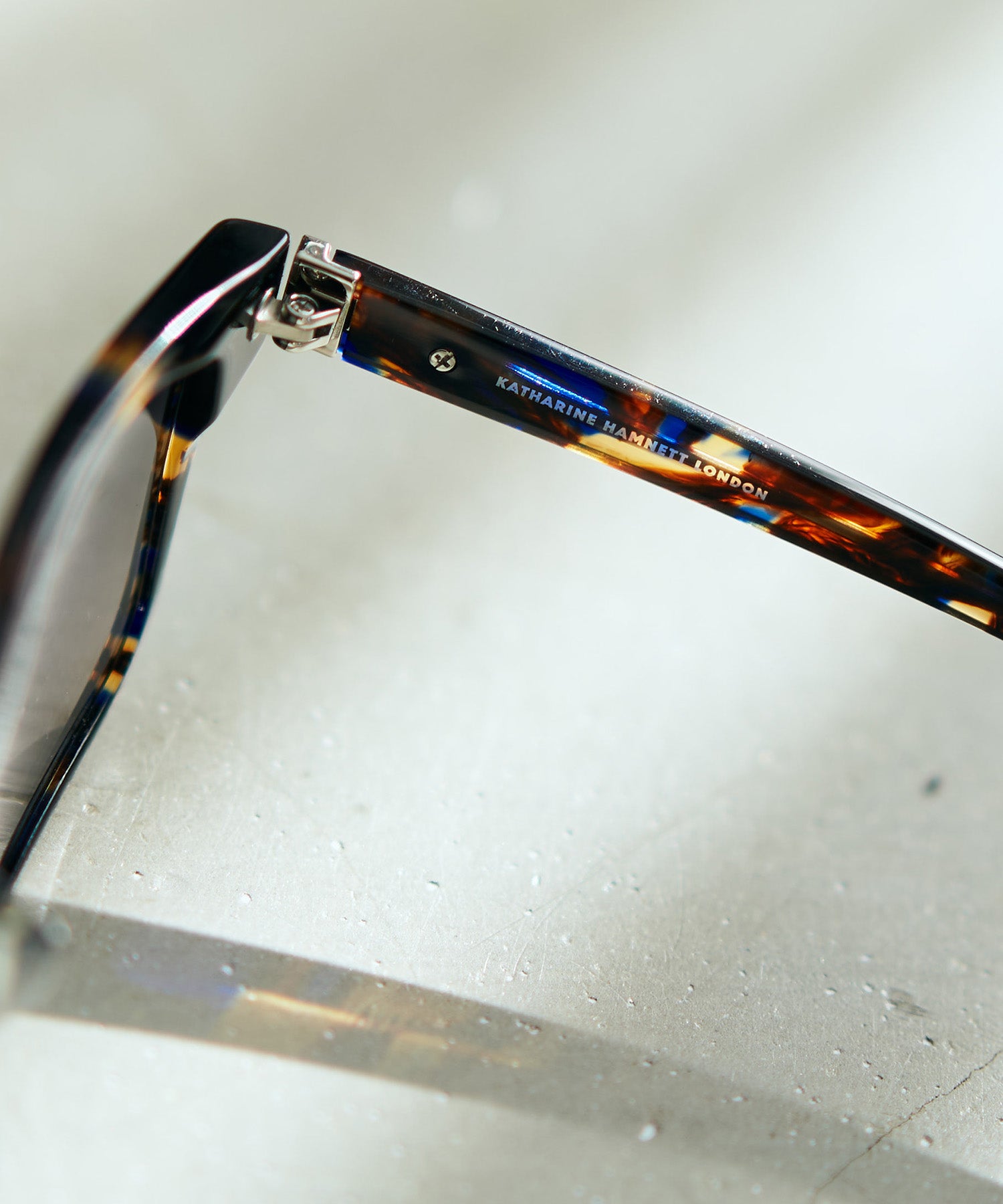 KATHARINE HAMNETT LONDON】サングラス スクエア