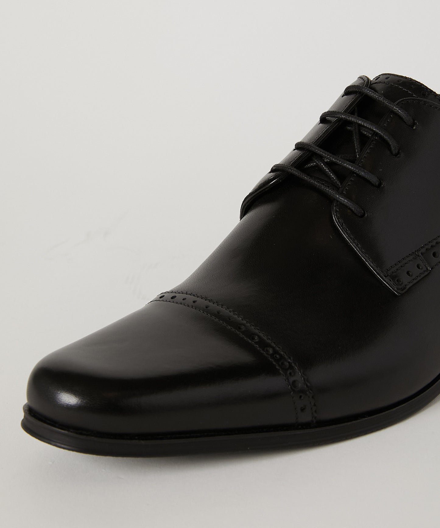 ＜MEN＞  外羽根ストレートチップ（3954）