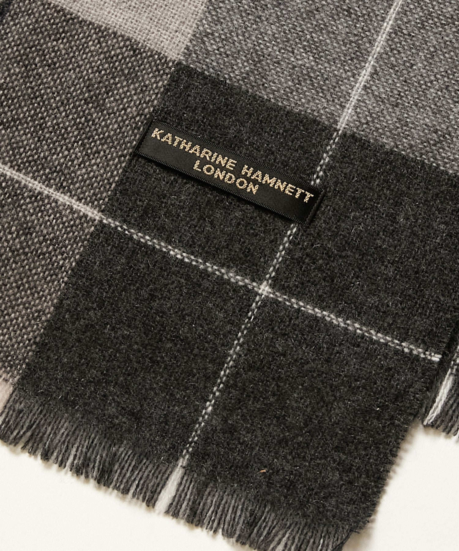 KATHARINE HAMNETT LONDON】＜UNISEX＞カシミア100% ショートマフラー