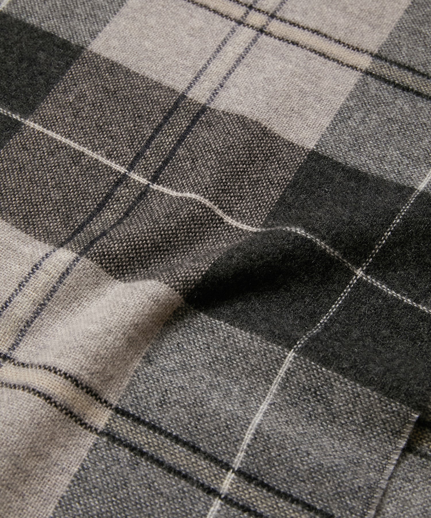 KATHARINE HAMNETT LONDON】＜UNISEX＞カシミア100% ショートマフラー