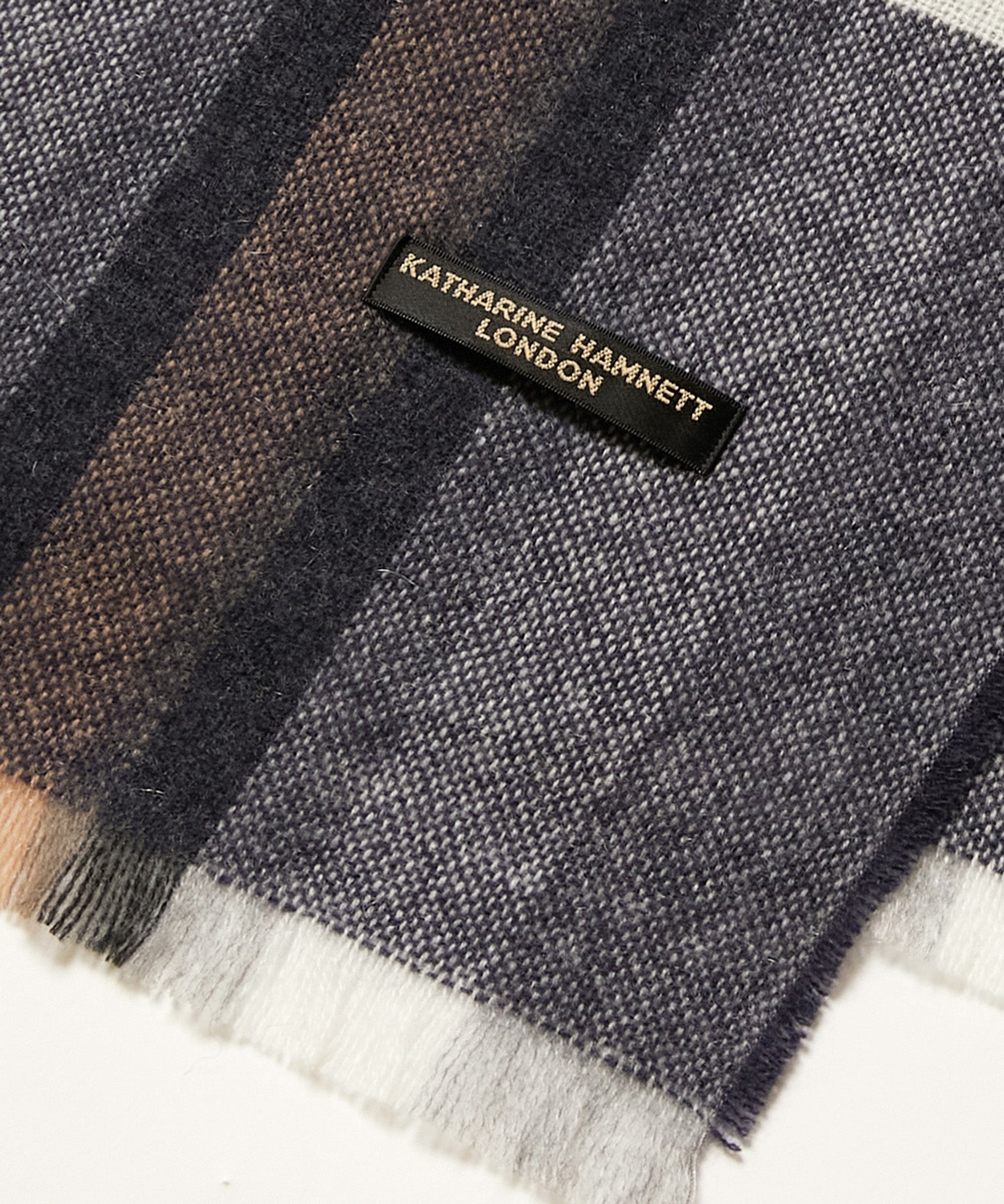 KATHARINE HAMNETT LONDON】＜UNISEX＞カシミア100% ショートマフラー