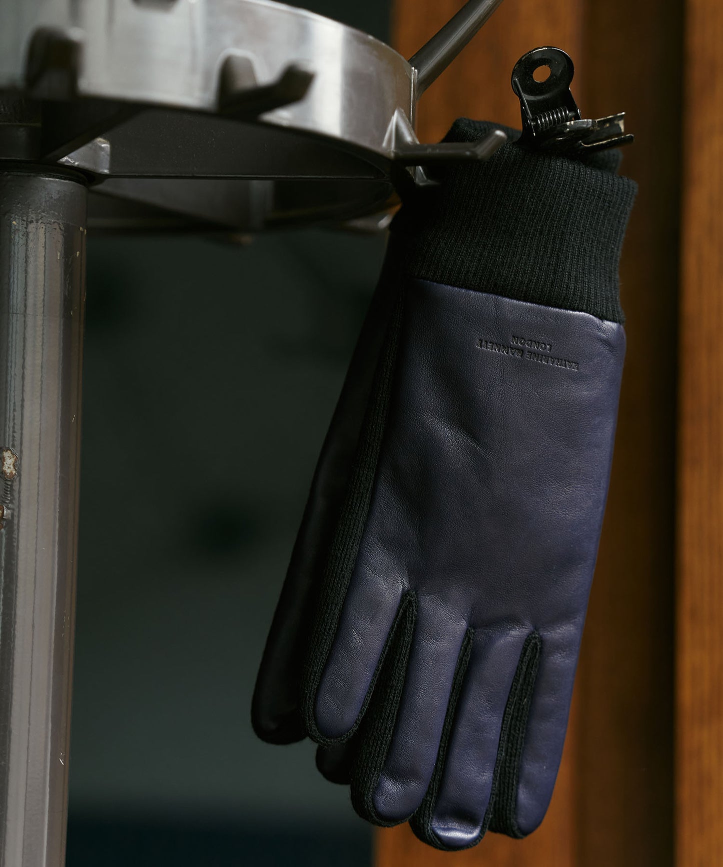 ＜MEN＞【タッチパネル対応】羊革×マイクロボア リブ付き手袋（KHM-1035）