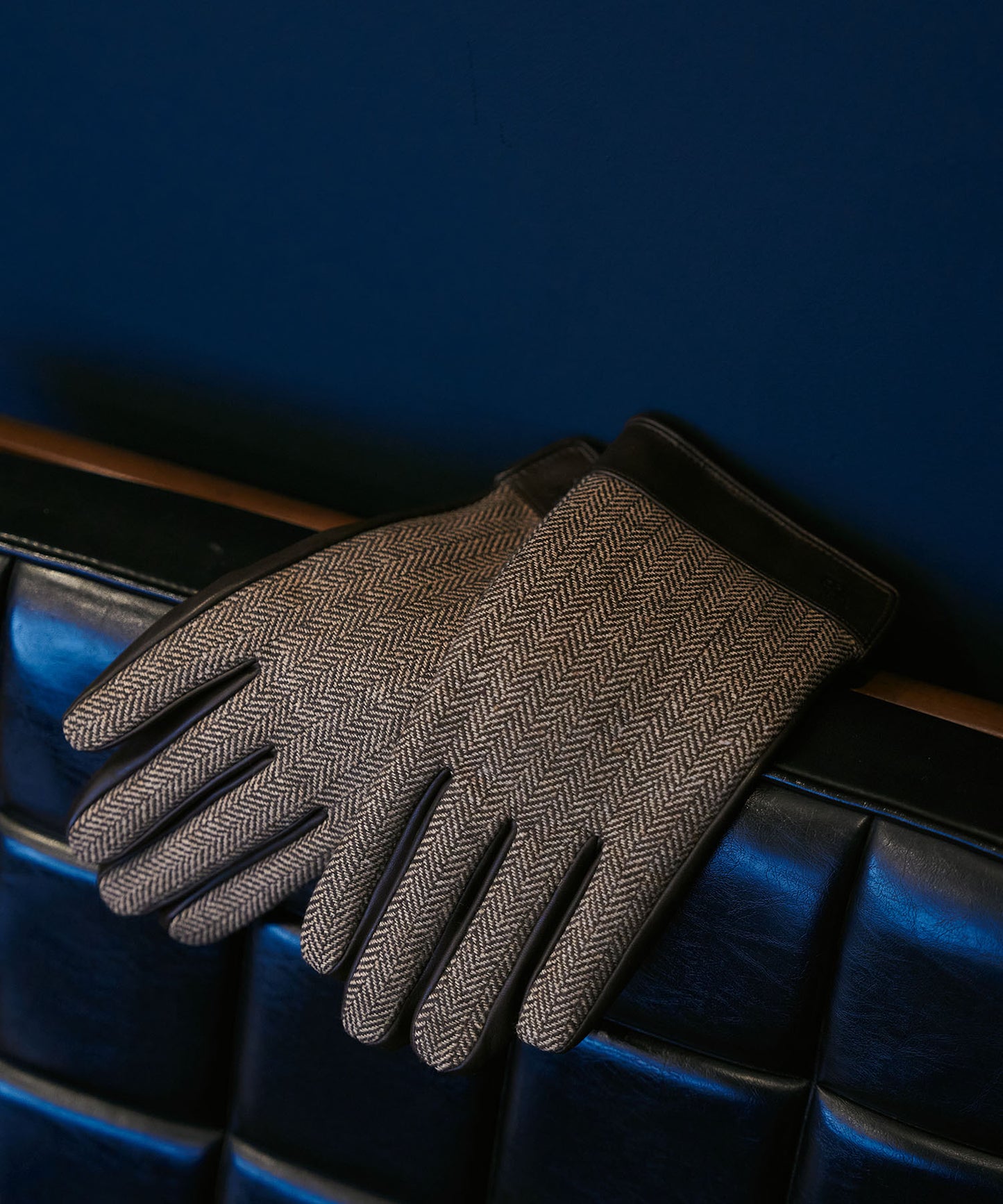 ＜MEN＞【タッチパネル対応】ヘリンボーン×羊革 手袋（KHM-1055）