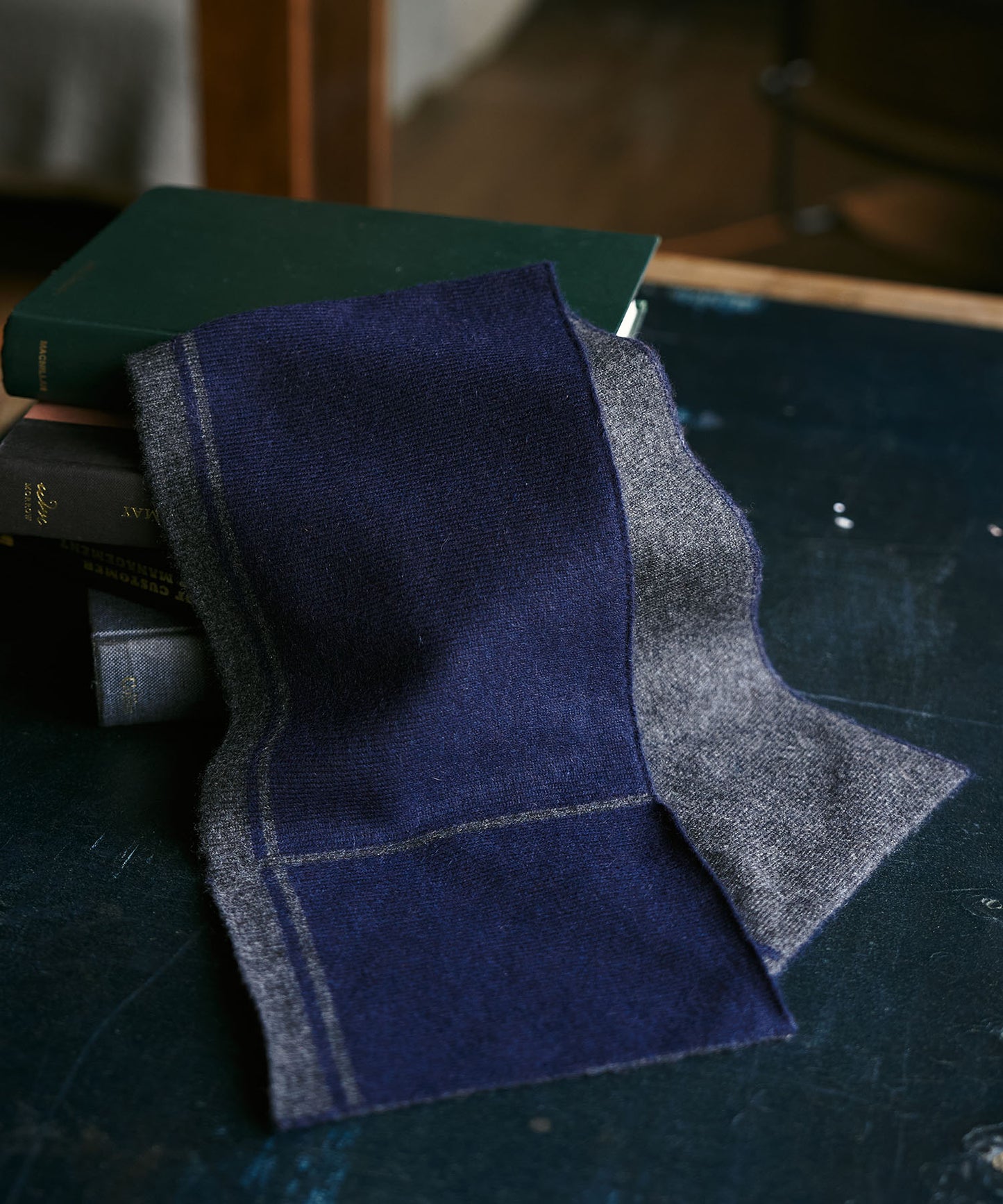 ＜UNISEX＞カシミア100% ショートマフラー