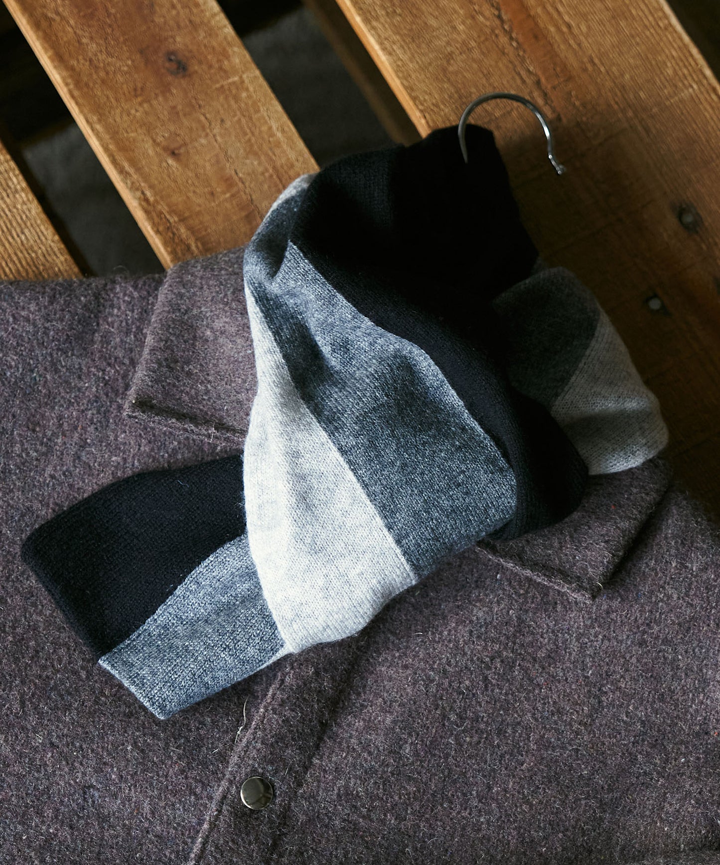 【30%OFF】＜UNISEX＞カシミヤ混 平織ストライプ ミニマフラー