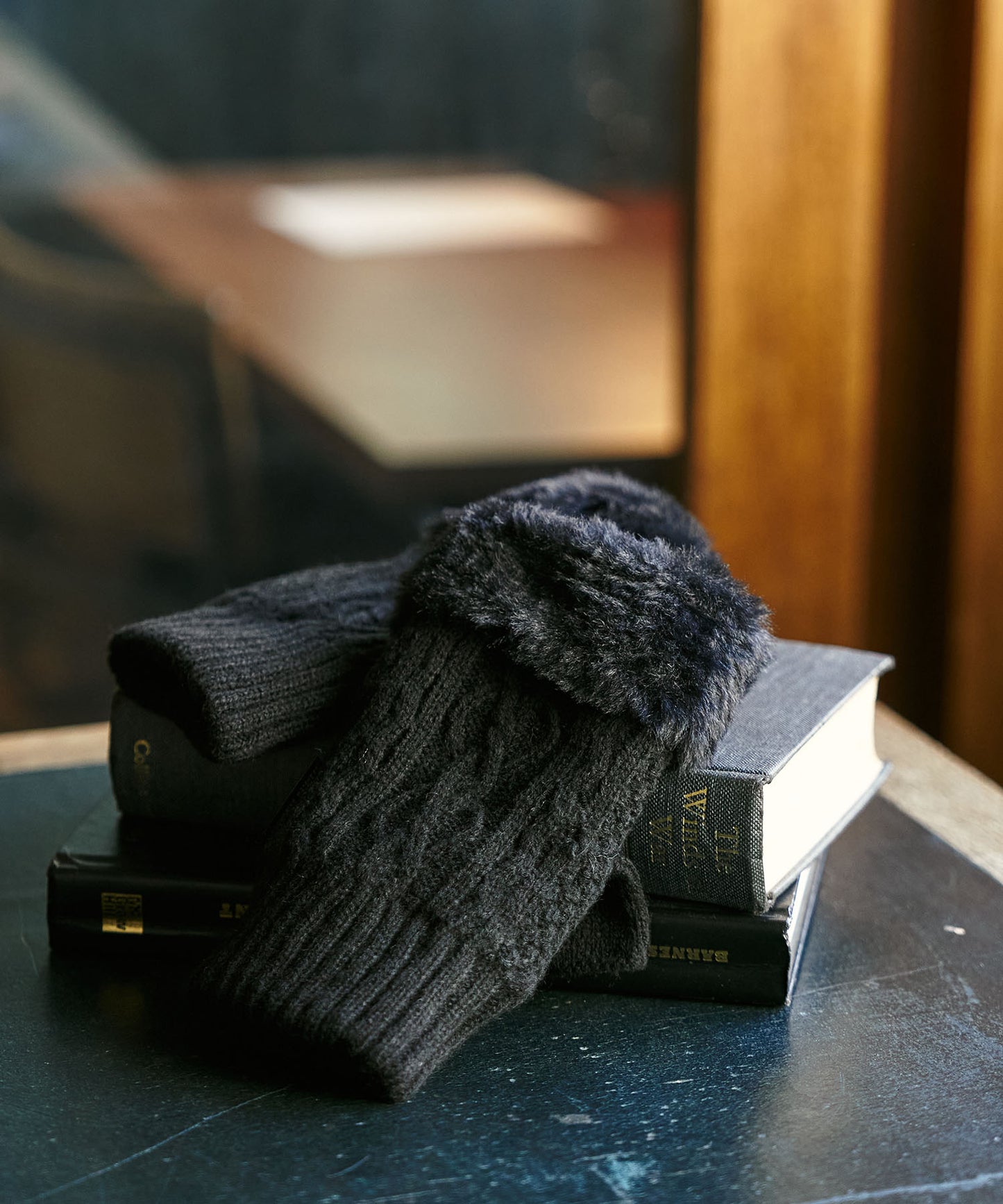 ＜WOMEN＞アラン柄ボア付き 編み手袋（KHW-23304）