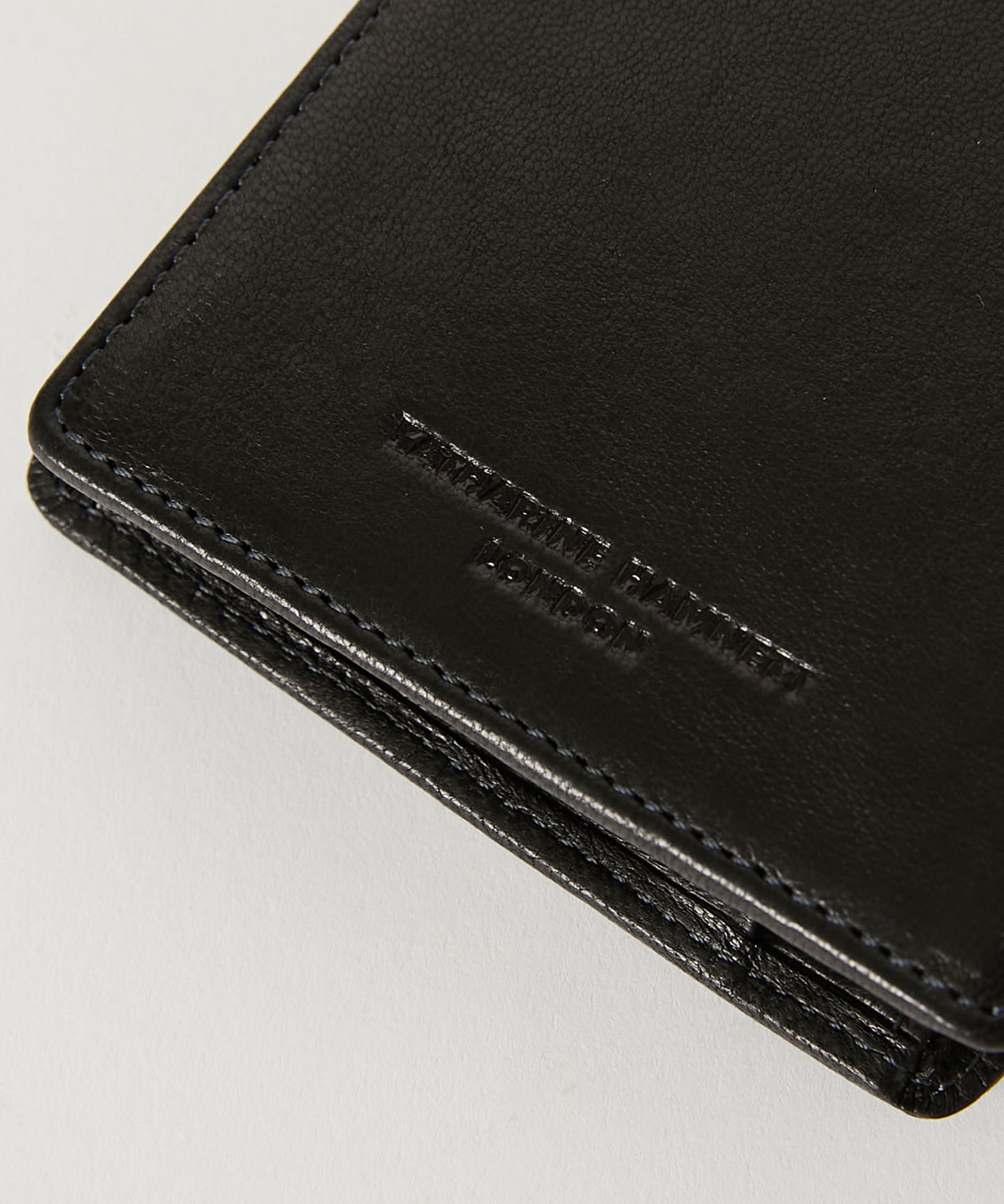 ＜MEN＞ BUMP 縦型二つ折り財布（490-52302）