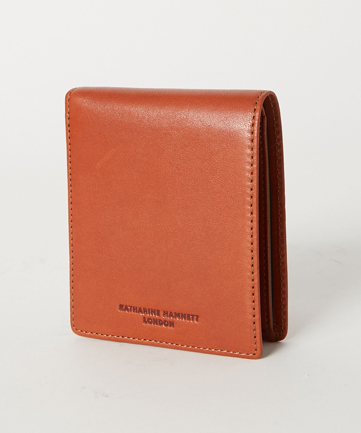 KATHARINE HAMNETT LONDON】BUMP 縦型二つ折り財布（490-52302）