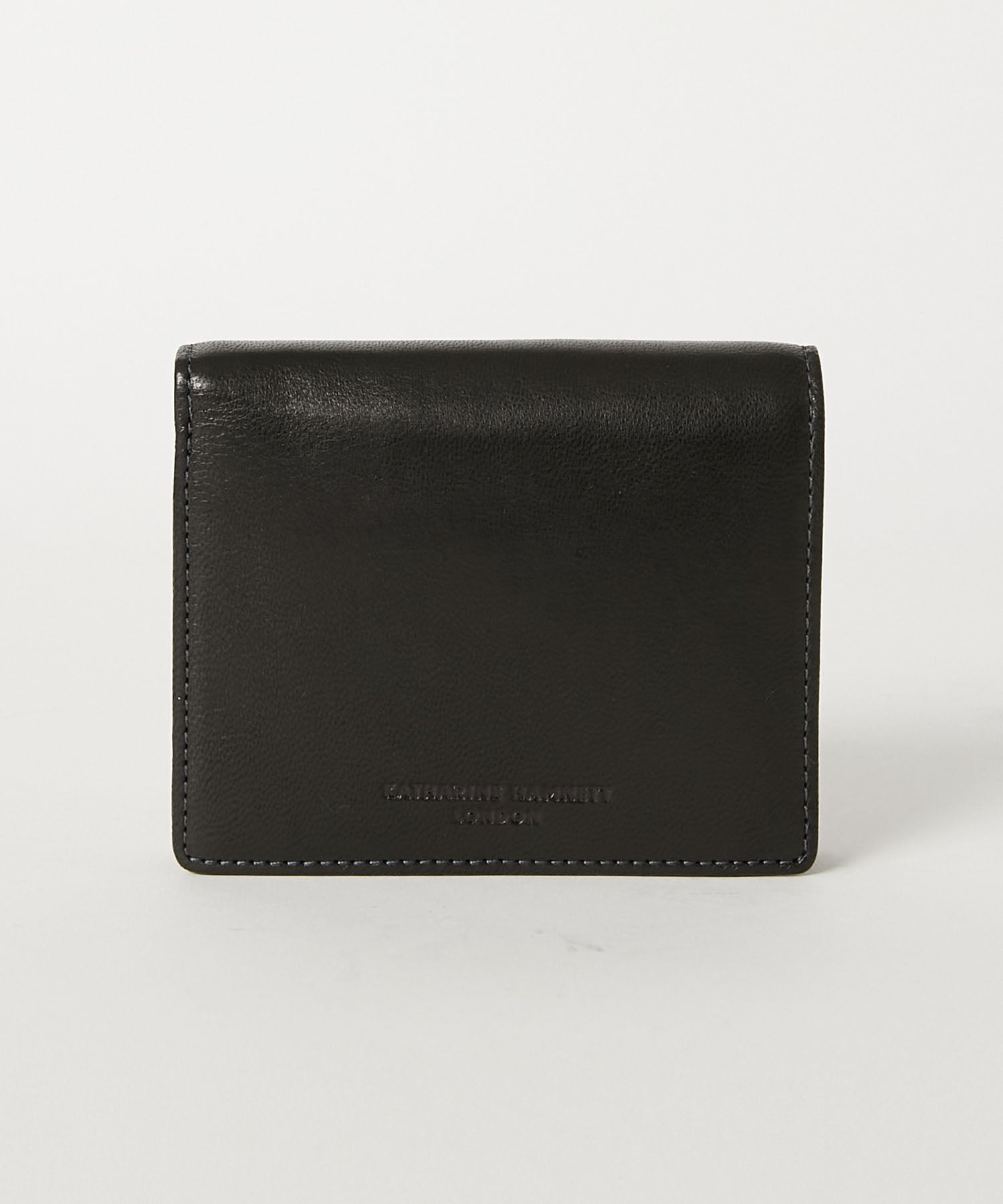 KATHARINE HAMNETT LONDON】BUMP 二つ折りフラップ財布（490-52303）