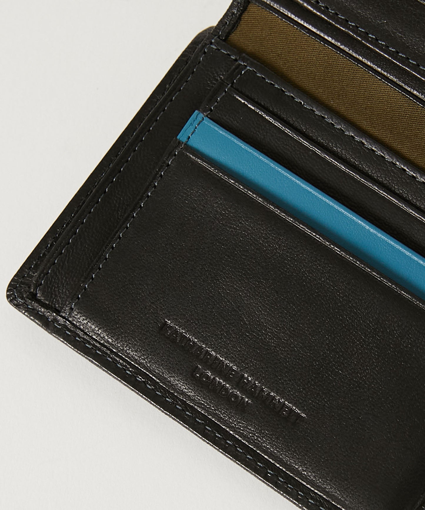 ＜MEN＞ BUMP 二つ折りフラップ財布（490-52303）