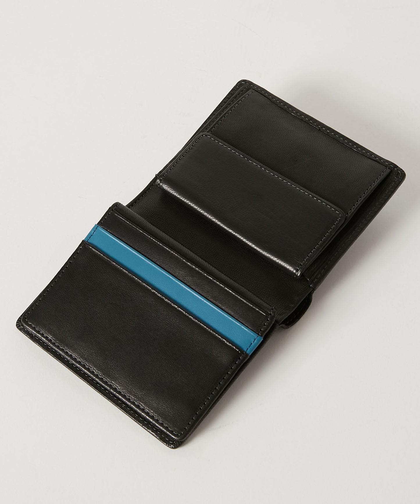 ＜MEN＞ BUMP 二つ折りフラップ財布（490-52303）