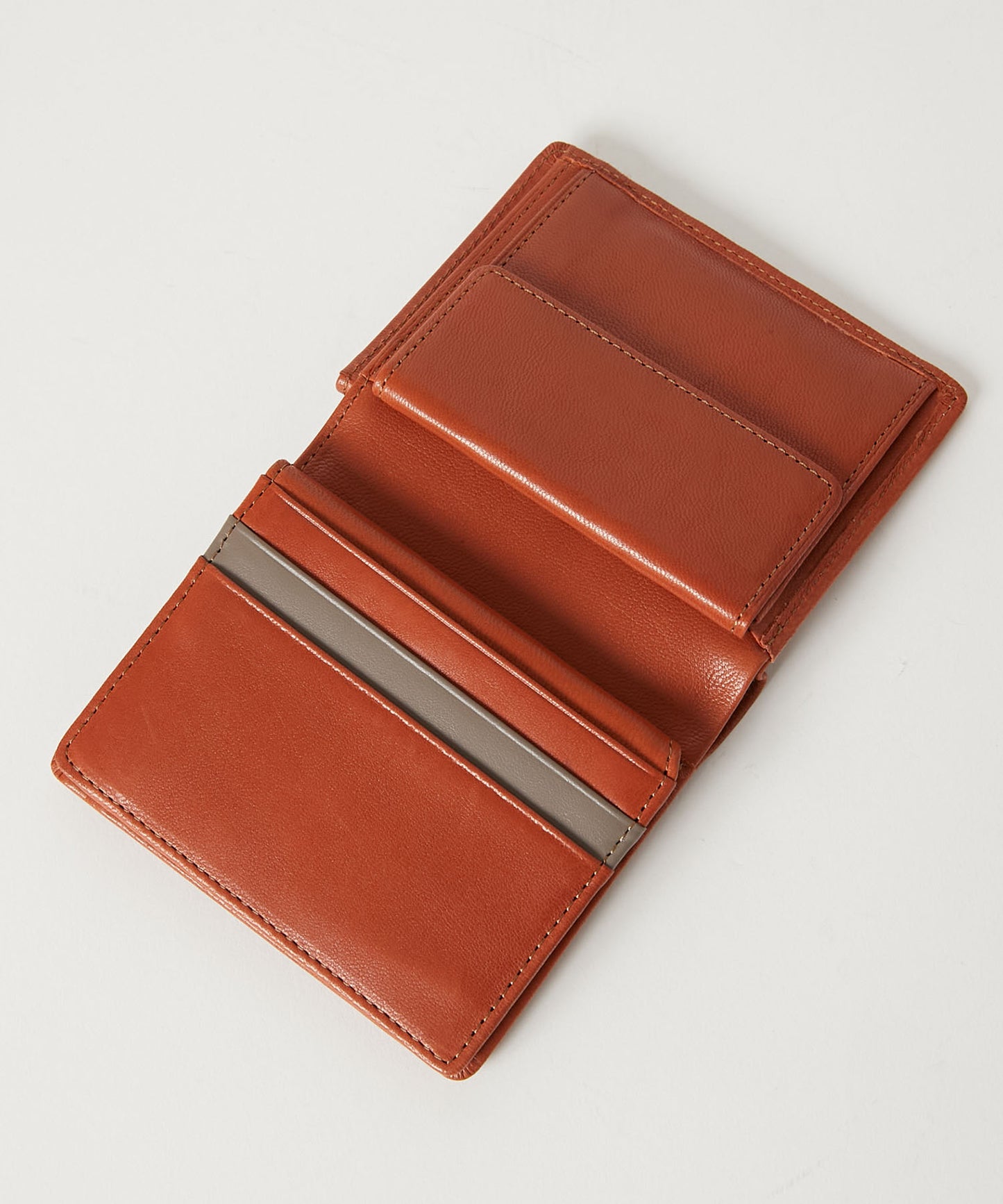 ＜MEN＞ BUMP 二つ折りフラップ財布（490-52303）