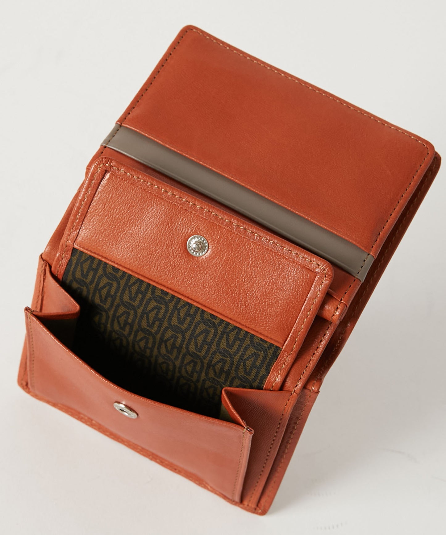 ＜MEN＞ BUMP 二つ折りフラップ財布（490-52303）