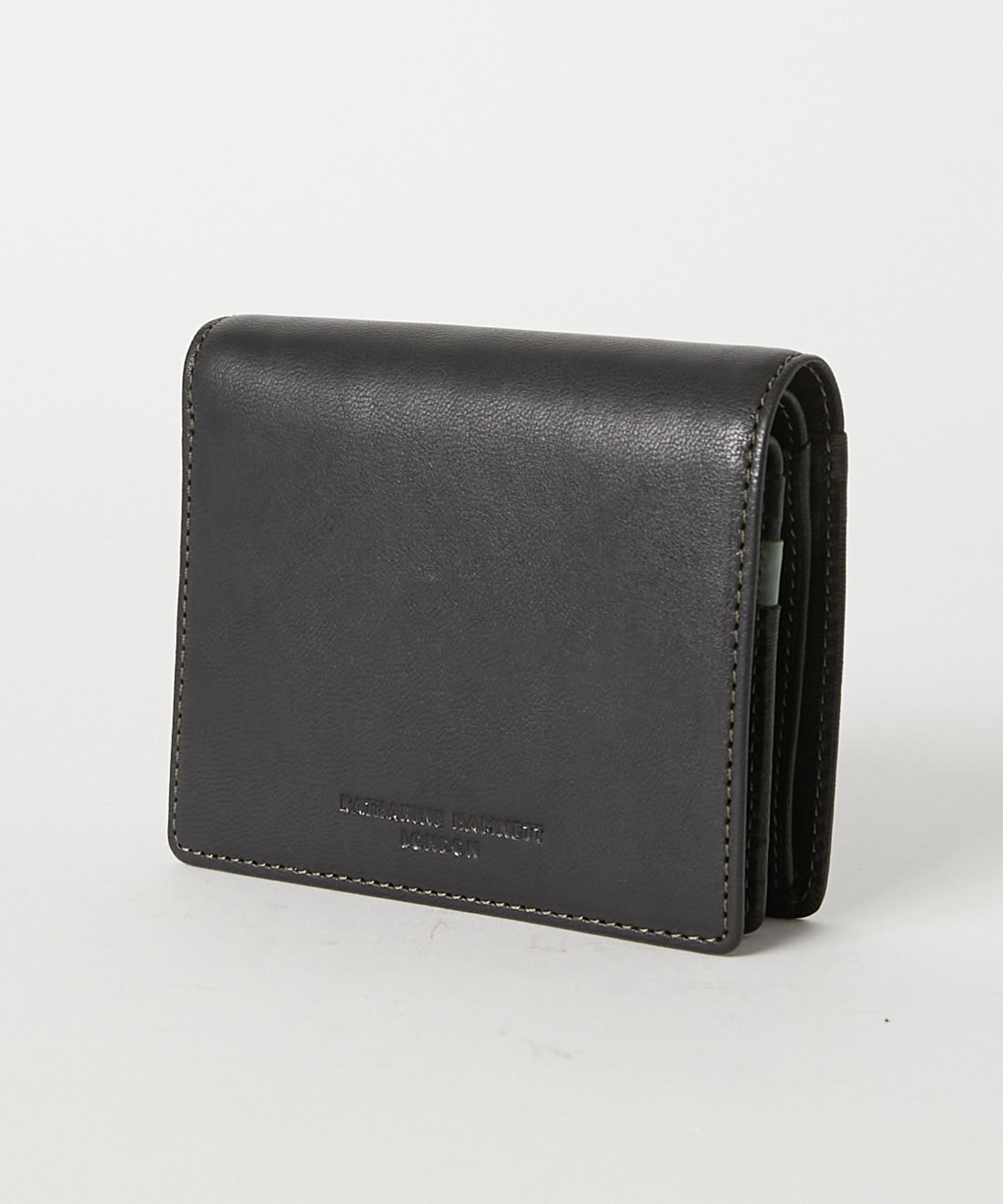 KATHARINE HAMNETT LONDON】BUMP 二つ折りフラップ財布（490-52303）