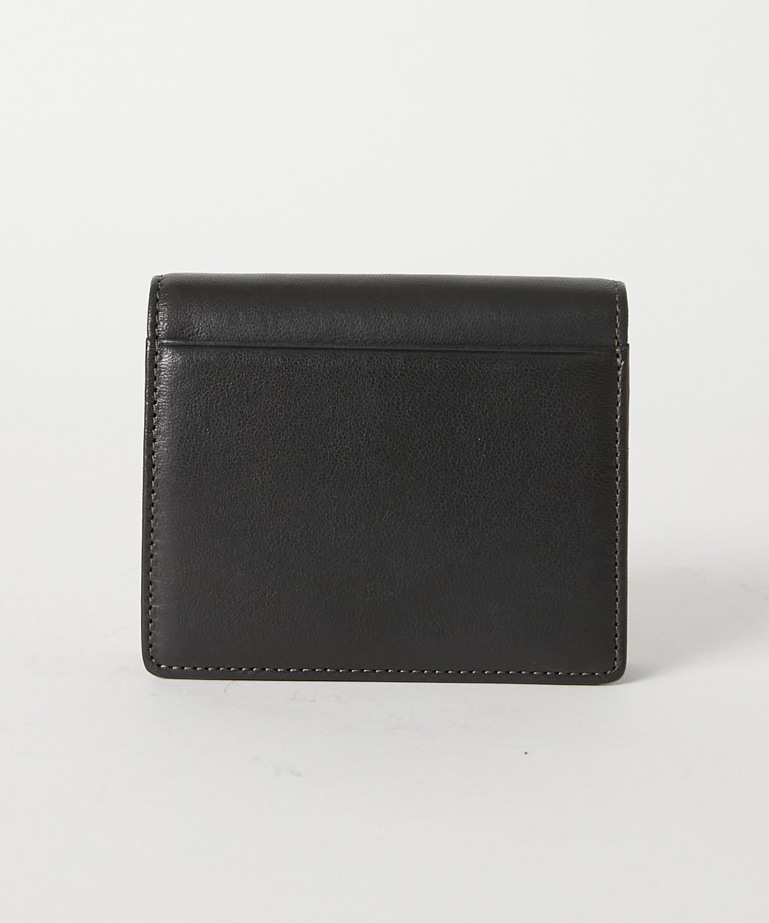 KATHARINE HAMNETT LONDON】BUMP 二つ折りフラップ財布（490-52303）