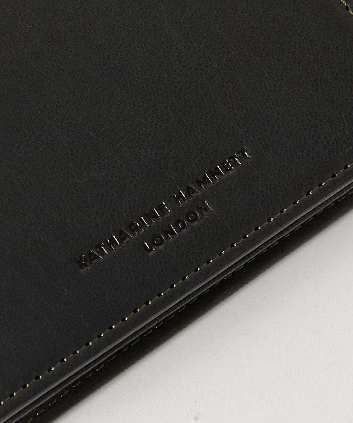 ＜MEN＞ BUMP 二つ折りフラップ財布（490-52303）