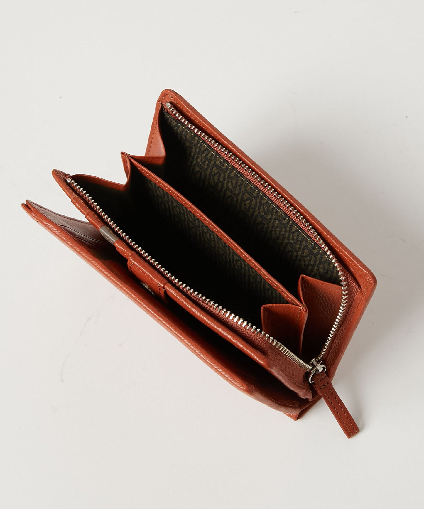 ＜MEN＞ BUMP L字ファスナー二つ折りミドルウォレット（490-52305）