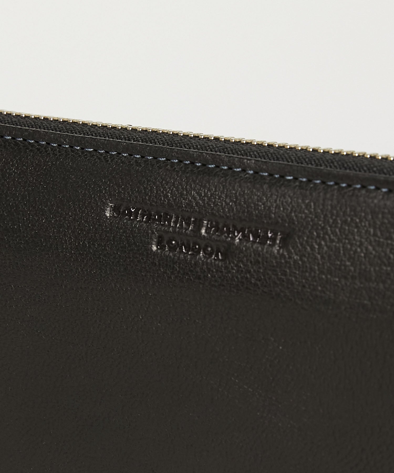 KATHARINE HAMNETT LONDON】BUMP ラウンドファスナー長財布（490-52306）