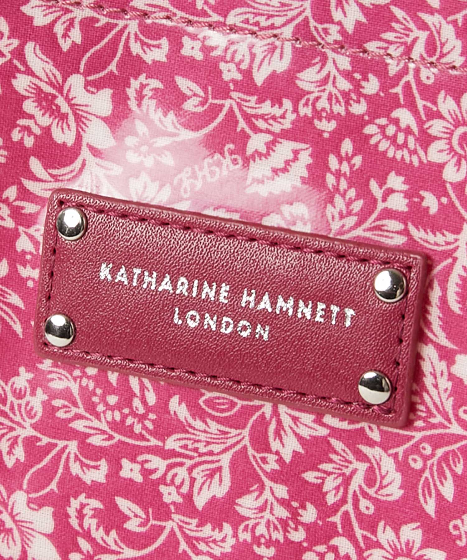 WOMEN＞ オリジナル総花柄 横型トートバッグ – KATHARINE HAMNETT LONDON