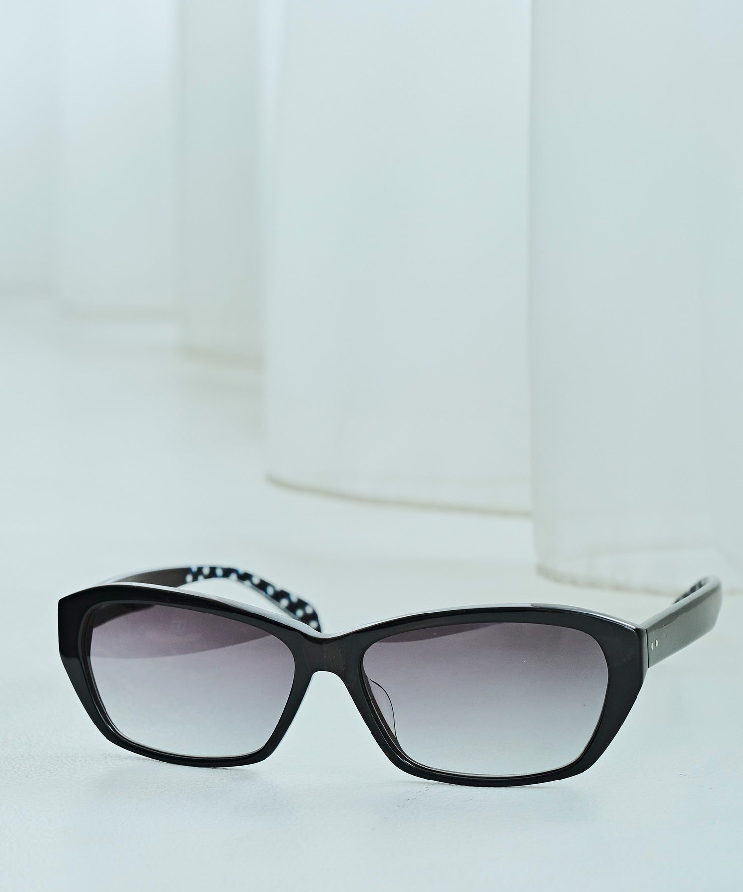 KATHARINE HAMNETT LONDON】サングラス ウェリントン